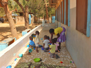 Les enfants à l'Oasis à Kaya
